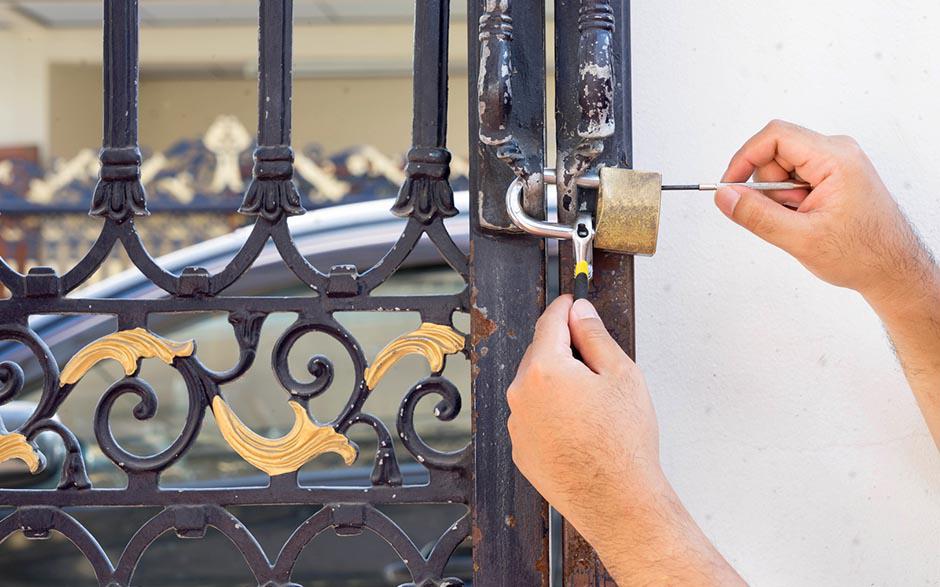 ouvrir porte sans clé Les Lilas